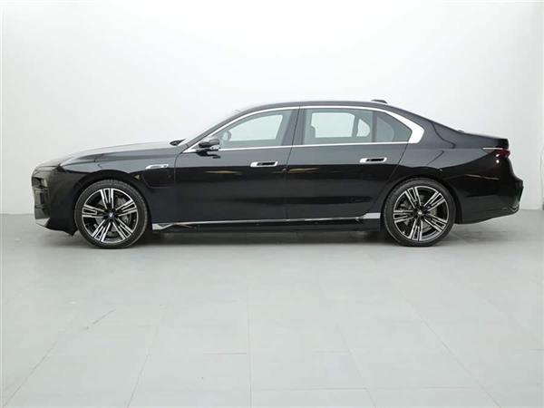 ����i7 2023�� xDrive60L M�˶���װ
