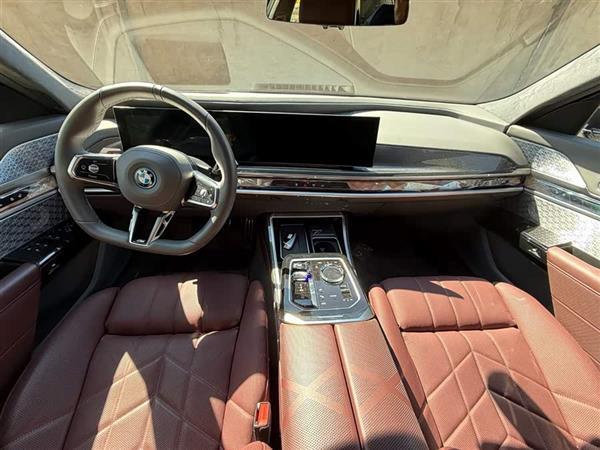 ����i7 2023�� xDrive60L M�˶���װ