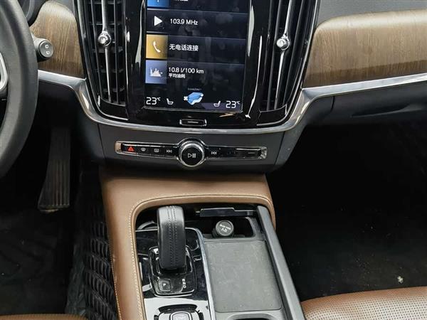 �ֶ���V90 2021�� Cross Country B5 AWD �����