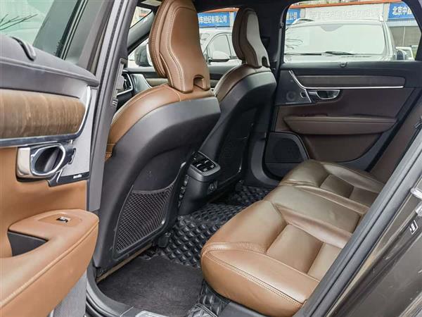 �ֶ���V90 2021�� Cross Country B5 AWD �����