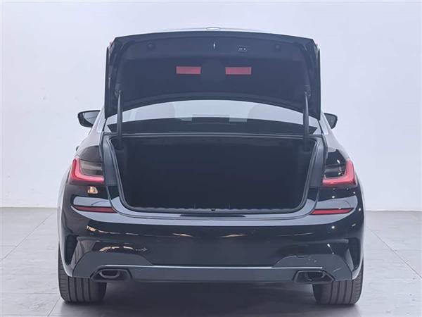 ����3ϵ 2021�� 330Li xDrive M�˶���ҹ��װ