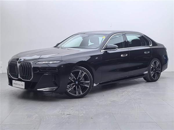 ����7ϵ 2023�� 740Li ������ M�˶���װ