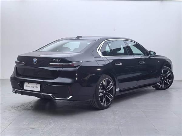 ����7ϵ 2023�� 740Li ������ M�˶���װ