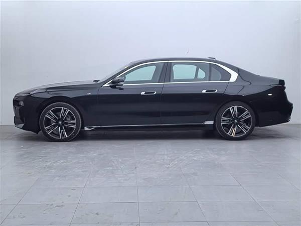 ����7ϵ 2023�� 740Li ������ M�˶���װ