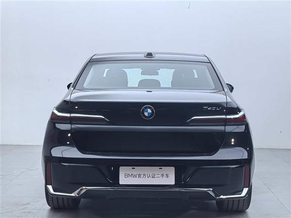 ����7ϵ 2023�� 740Li ������ M�˶���װ