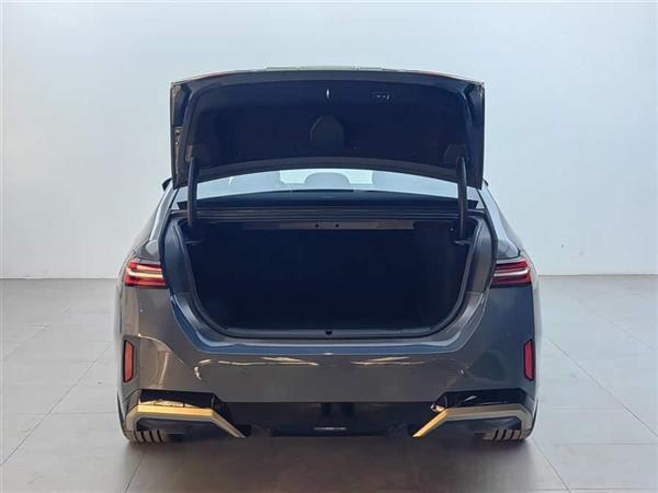 ����i5 2024�� eDrive 35L ������ M�˶���װ