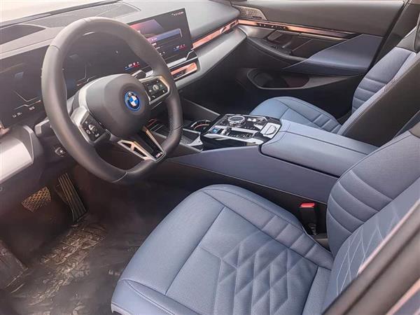����i5 2024�� eDrive 35L ������ M�˶���װ