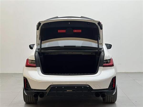 ����3ϵ 2024�� 325i M�˶���װ