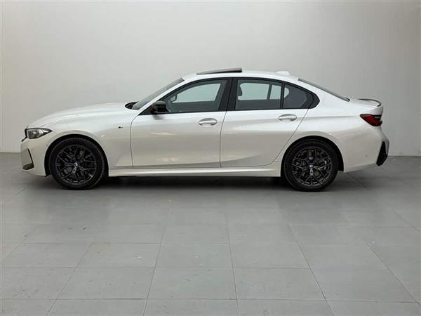 ����3ϵ 2025�� 330i M�˶���ҹ��װ