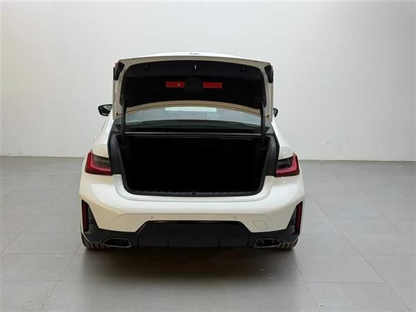 ����3ϵ 2025�� 330i M�˶���ҹ��װ
