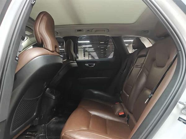 �ֶ���XC60 2019�� T5 �������ݰ� ��VI