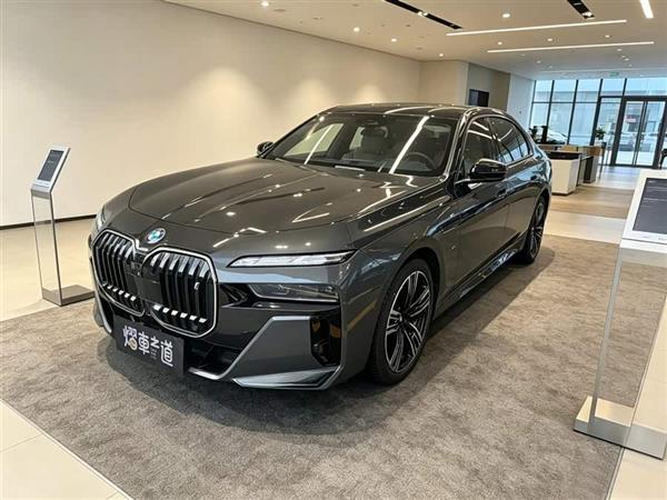 ����i7 2023�� xDrive60L M�˶���װ