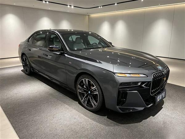 ����i7 2023�� xDrive60L M�˶���װ