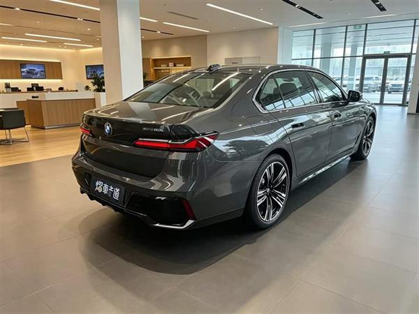 ����i7 2023�� xDrive60L M�˶���װ