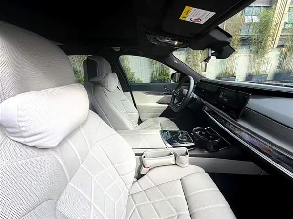 ����i7 2023�� xDrive60L M�˶���װ