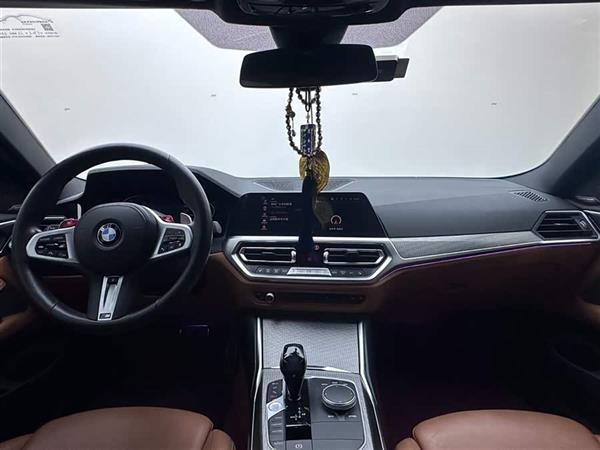 ����4ϵ 2021�� 430i M�˶���ҹ��