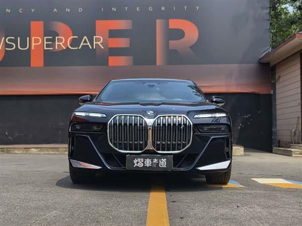 ����i7 2023�� xDrive60L M�˶���װ