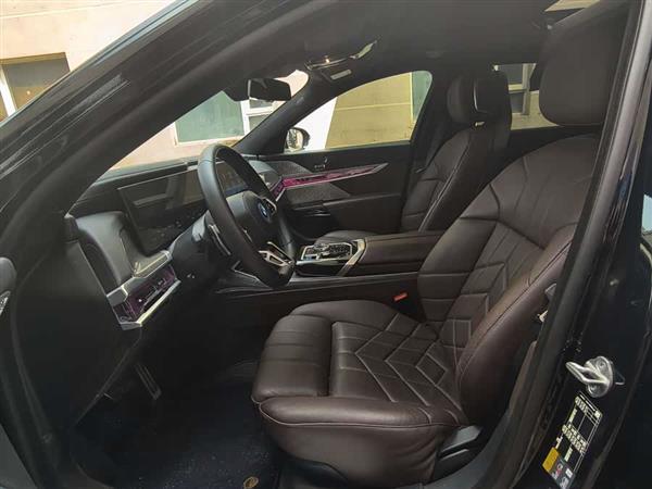 ����i7 2023�� xDrive60L M�˶���װ