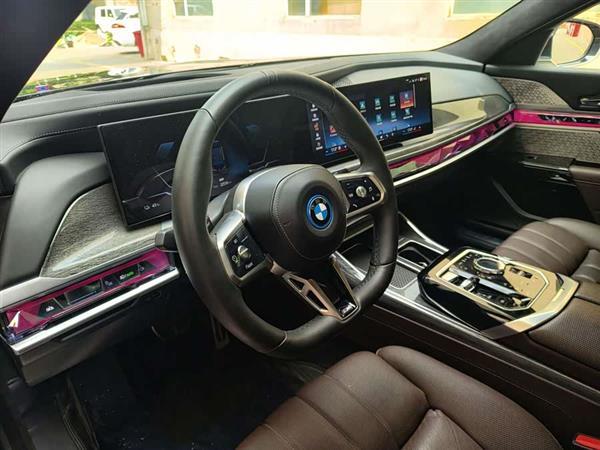 ����i7 2023�� xDrive60L M�˶���װ