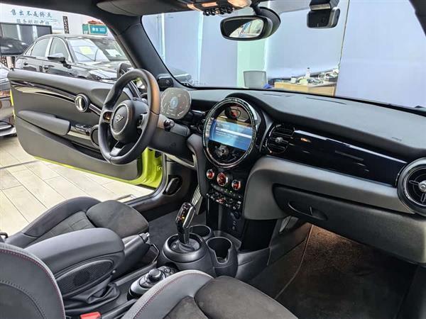MINI 2023�� �Ŀ� 2.0T COOPER S ������