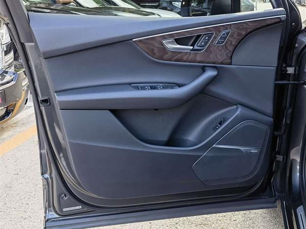 �µ�Q7 2020�� 55 TFSI quattro S line�˶���