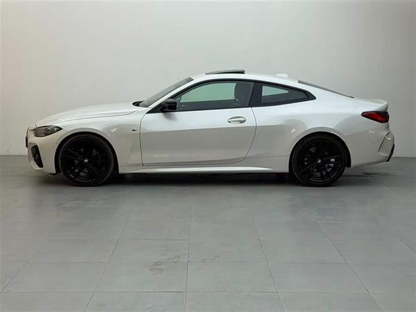 ����4ϵ 2023�� 425i M�˶���ҹ��װ