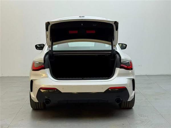 ����4ϵ 2023�� 425i M�˶���ҹ��װ