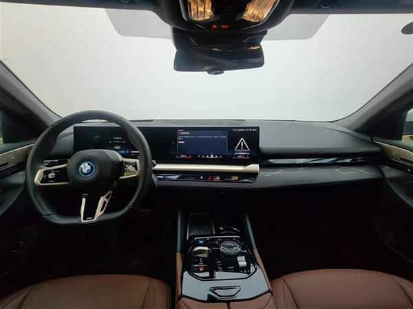 ����i5 2025�� eDrive 40L M�˶���װ