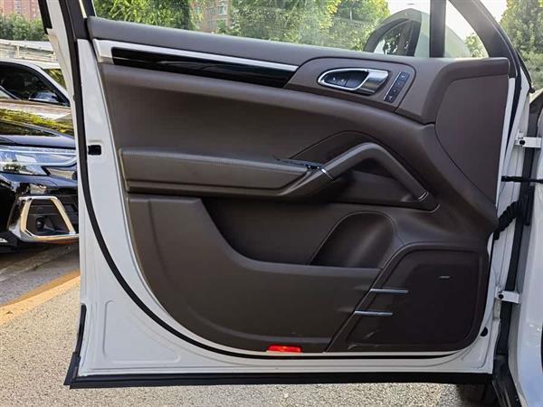 Cayenne 2014�� Cayenne Platinum Edition 3.0T