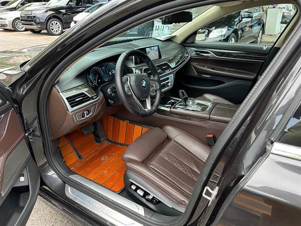 ����7ϵ 2016�� 740Li ������