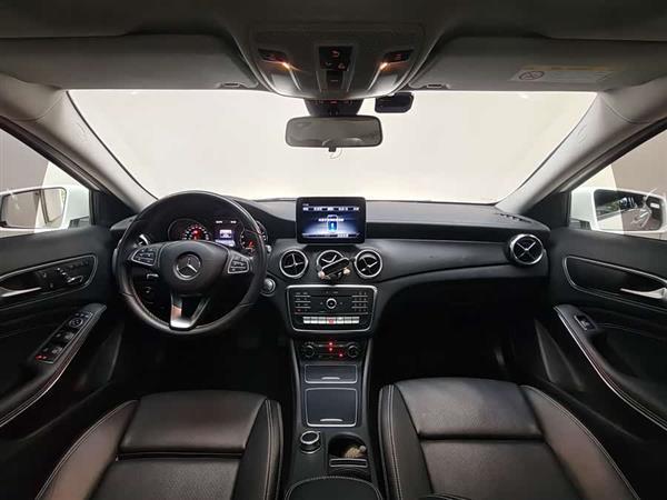 ����GLA 2017�� GLA 200 ʱ����