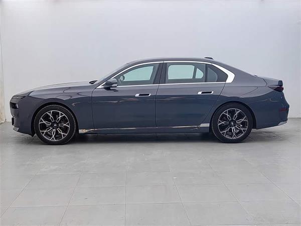 ����7ϵ 2023�� 735Li M�˶���װ