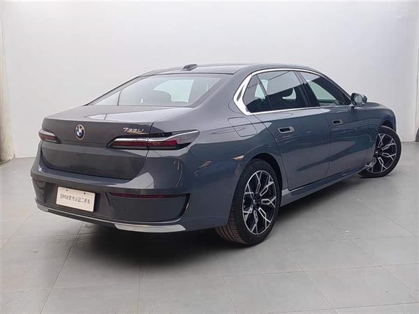 ����7ϵ 2023�� 735Li M�˶���װ