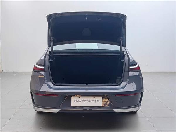 ����7ϵ 2023�� 735Li M�˶���װ