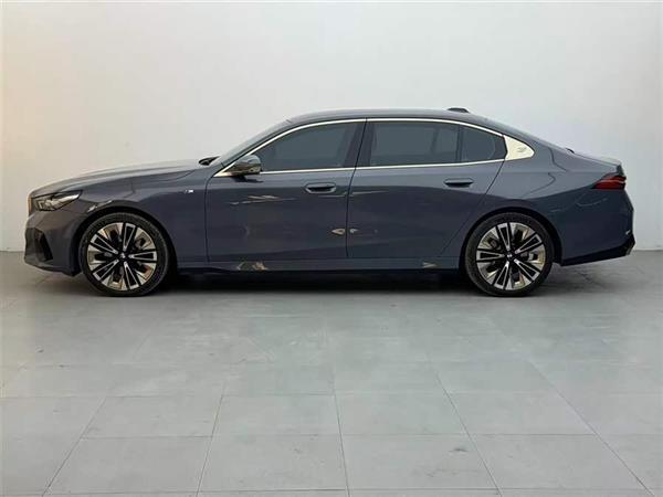 ����5ϵ 2024�� 530Li ������ M�˶���װ