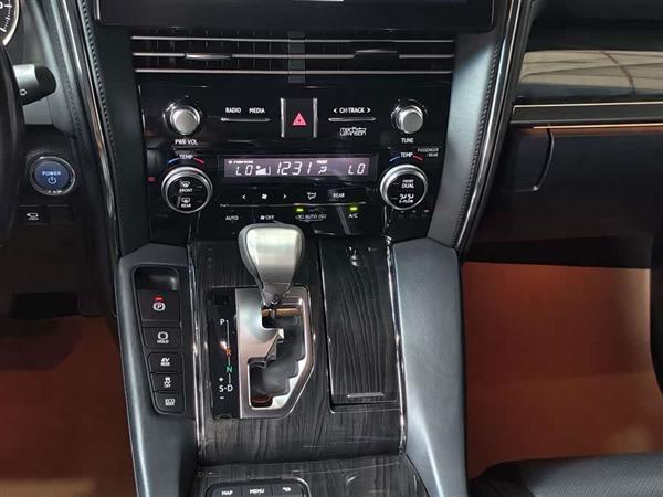 �׿���˹LM 2020�� 300h �������Ű�