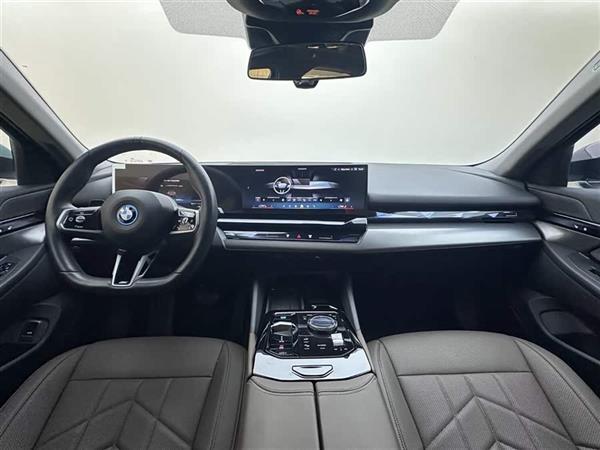 ����i5 2025�� eDrive 35L M�˶���װ