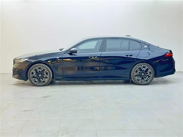 ����i5 2025�� xDrive 50L M�˶���װ