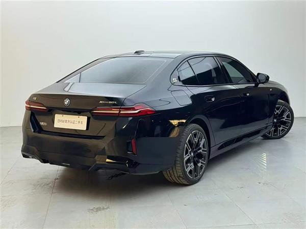 ����i5 2025�� xDrive 50L M�˶���װ