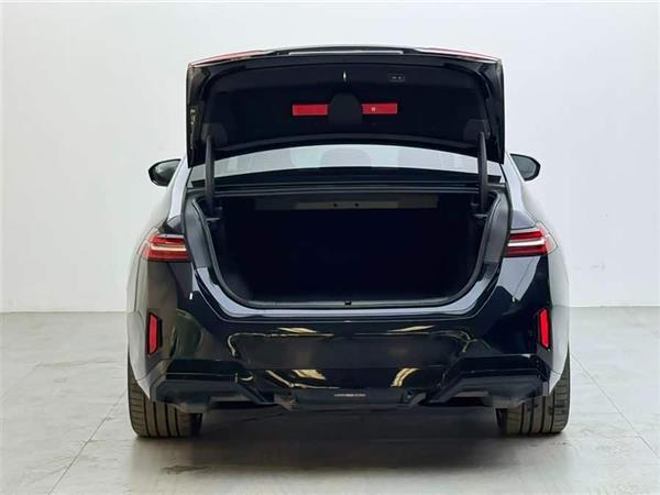 ����i5 2025�� xDrive 50L M�˶���װ