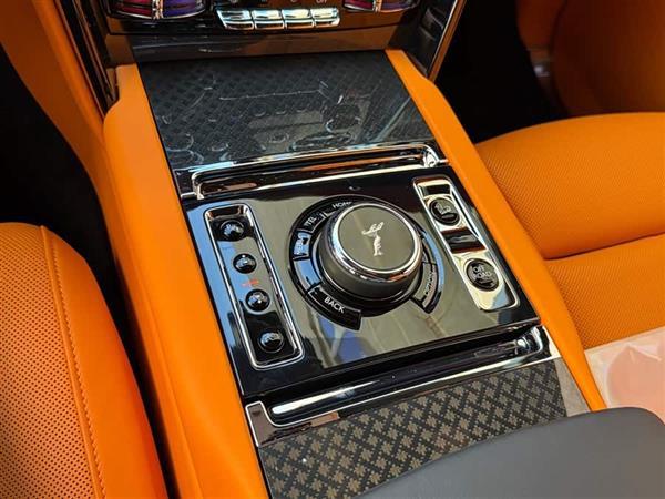 ������ 2025�� Series II Black Badge