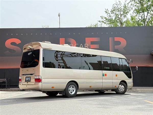 ��˹�� 2020�� 4.0L �ֶ�