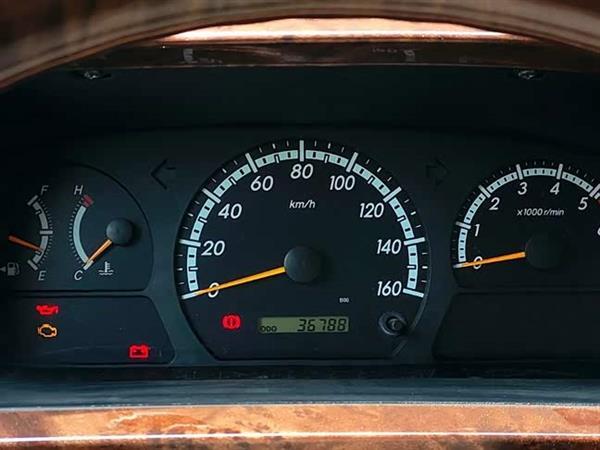 ��˹�� 2020�� 4.0L �ֶ�