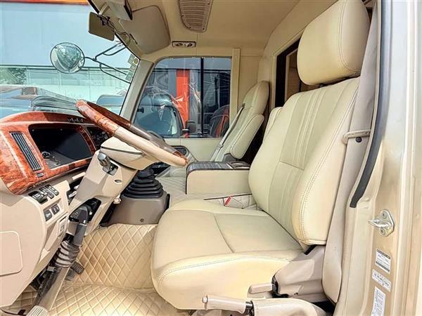 ��˹�� 2020�� 4.0L �ֶ�
