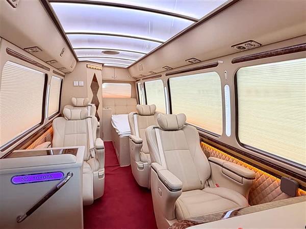 ��˹�� 2020�� 4.0L �ֶ�